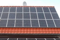 光伏發(fā)電板安裝費(fèi)一般是多少?幾萬(wàn)元到十幾萬(wàn)元!